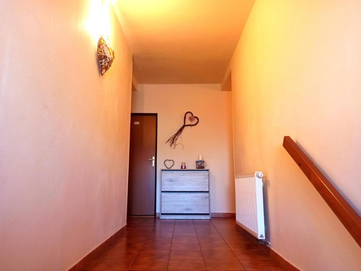P&P Jicin Apartments - Soukrome 2-3 Luzkove Pokoje S Vlastni Kuchyni A Koupelnou Екстериор снимка
