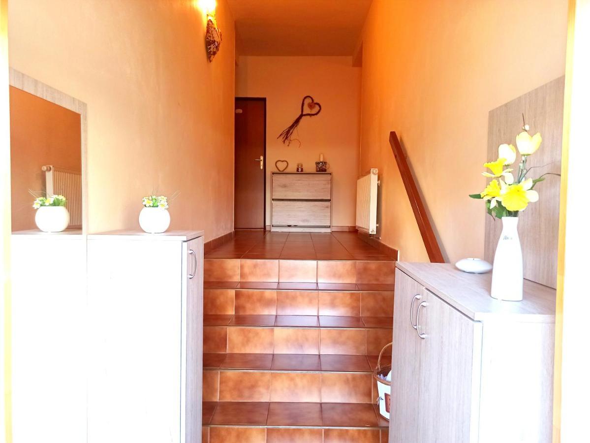 P&P Jicin Apartments - Soukrome 2-3 Luzkove Pokoje S Vlastni Kuchyni A Koupelnou Екстериор снимка