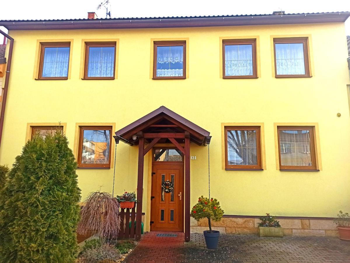 P&P Jicin Apartments - Soukrome 2-3 Luzkove Pokoje S Vlastni Kuchyni A Koupelnou Екстериор снимка