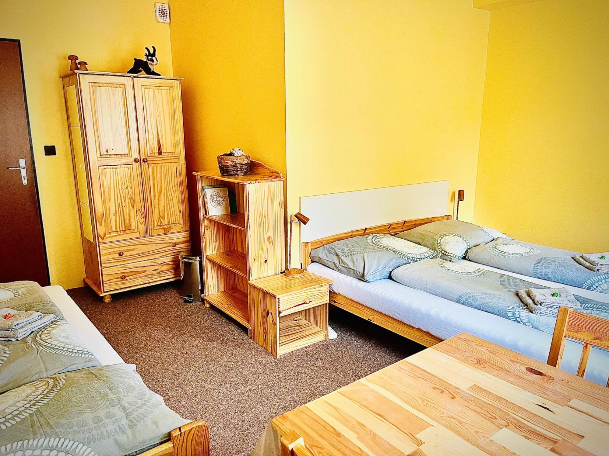 P&P Jicin Apartments - Soukrome 2-3 Luzkove Pokoje S Vlastni Kuchyni A Koupelnou Екстериор снимка