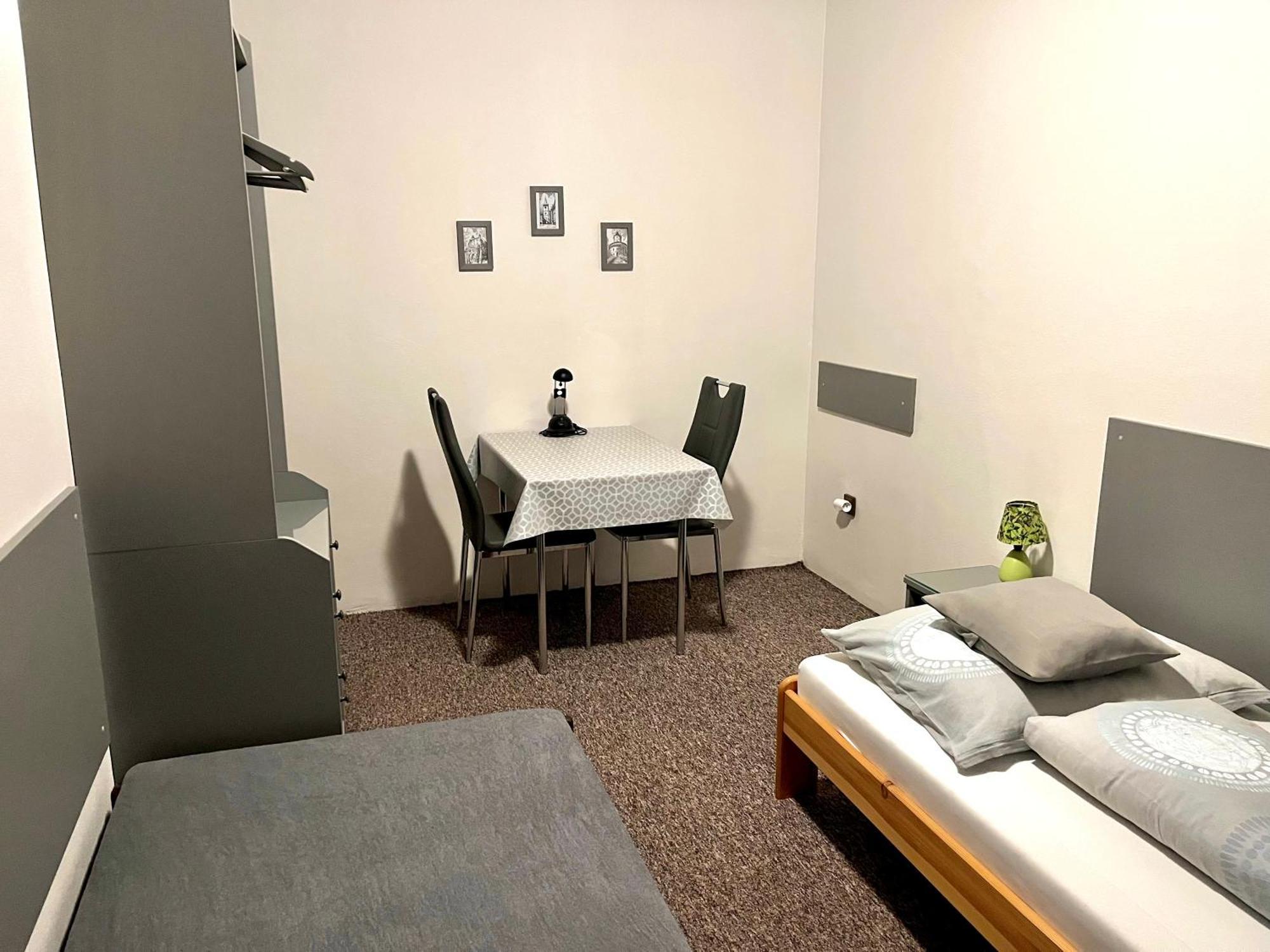 P&P Jicin Apartments - Soukrome 2-3 Luzkove Pokoje S Vlastni Kuchyni A Koupelnou Екстериор снимка