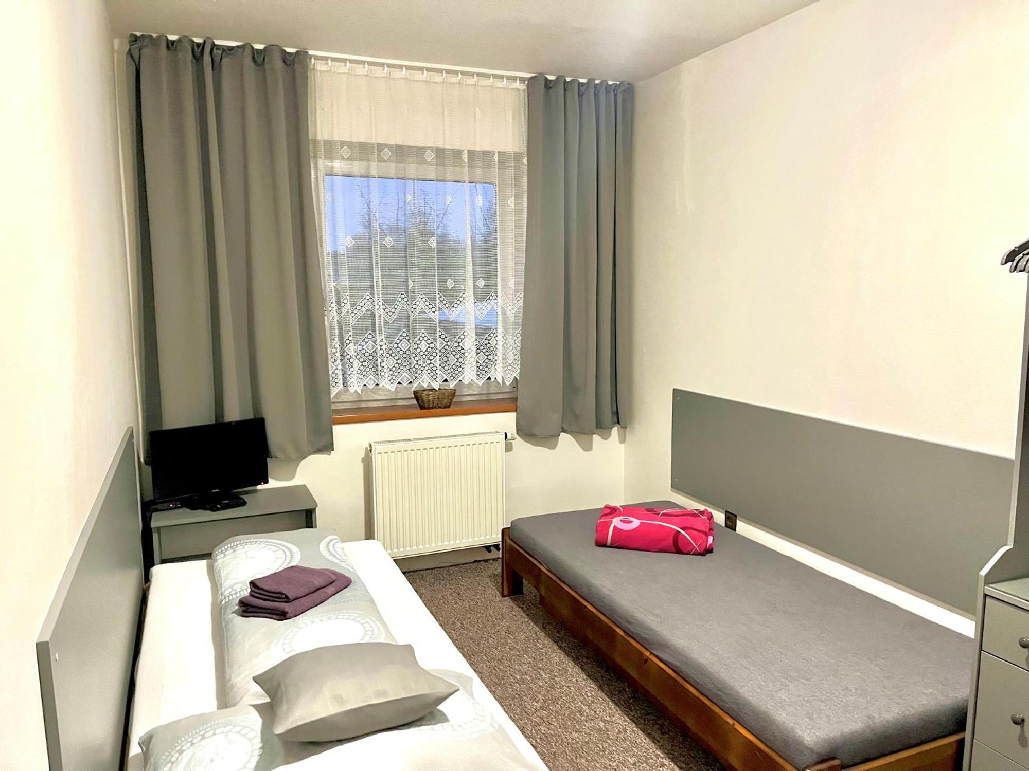 P&P Jicin Apartments - Soukrome 2-3 Luzkove Pokoje S Vlastni Kuchyni A Koupelnou Екстериор снимка